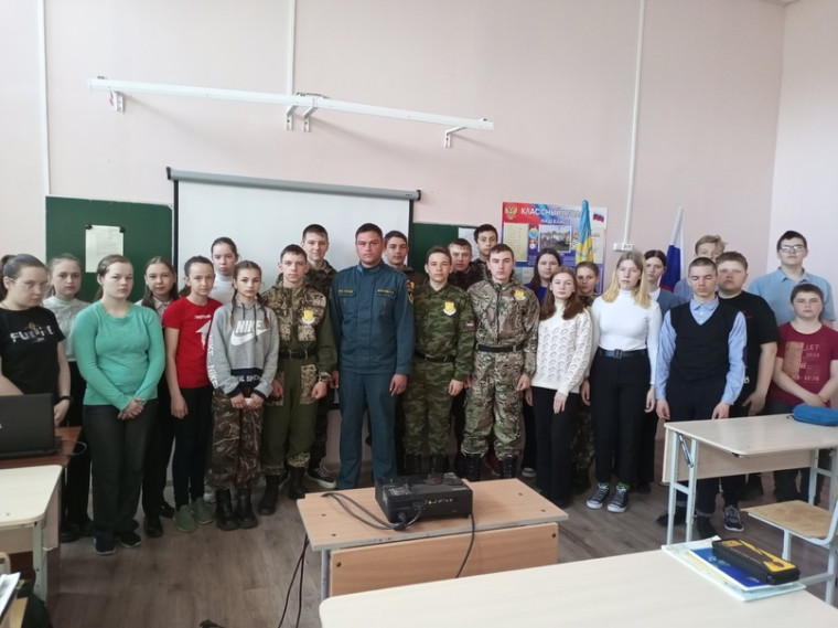 Соблюдения правил безопасности поведения на льду и воде.